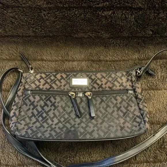 Tommy Hilfiger Black Logo Printed Crossbody Bag Purse - Picture 2 of 4